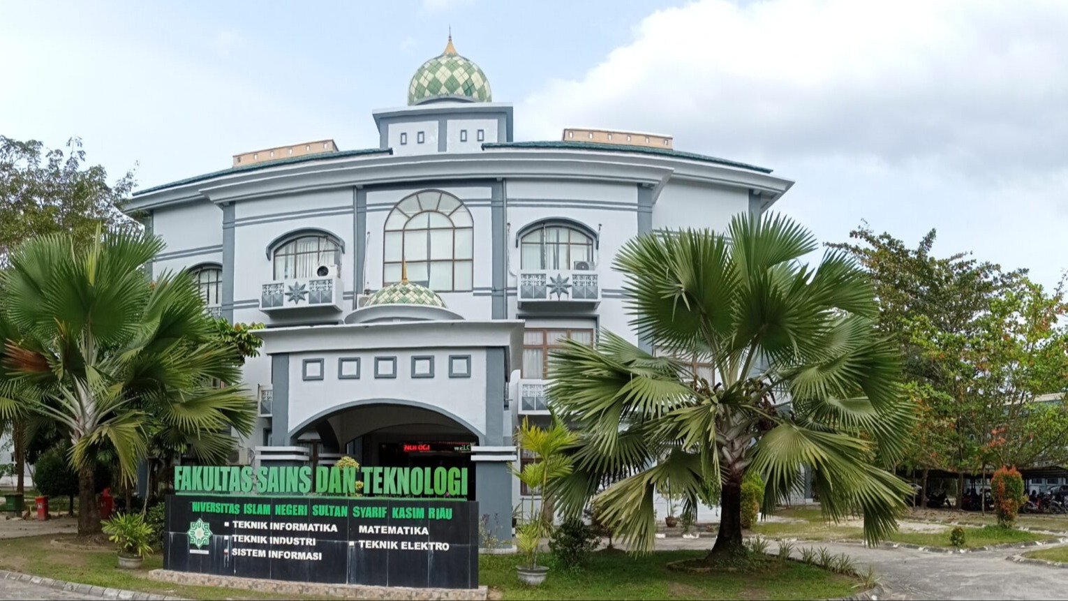Fakultas Sains dan Teknologi